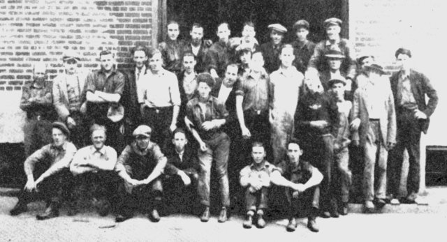 Workers at Laing Produce ca.1930